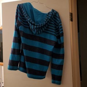 Long sleeved hooded top